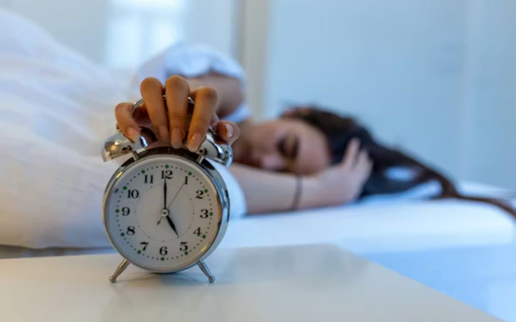 Thiếu ngủ khó giảm cân vì cơ thể phục hồi kém, dễ thèm ăn và chuyển hóa năng lượng kém hiệu quả